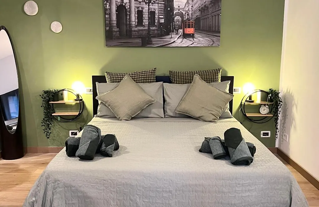 La Bella Milano Charme Apartment 3 Km Away From Duomo/ Netflix & Wi-Fi Included-1